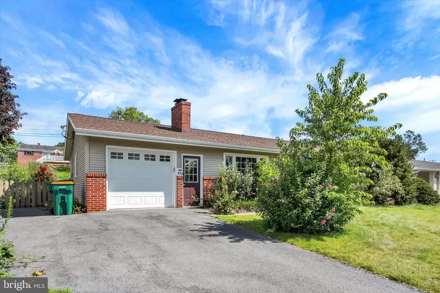 926 Park St, Waynesboro, PA 17268 - #3
