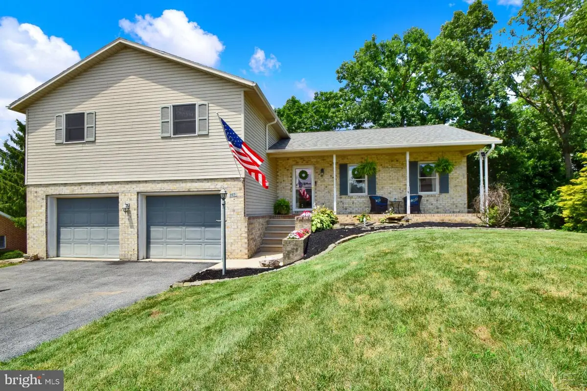 215 Opal Dr, Chambersburg, PA 17202 - #1