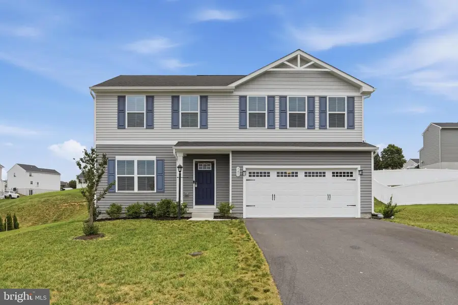 145 Peridot Dr, Chambersburg, PA 17202 - #2