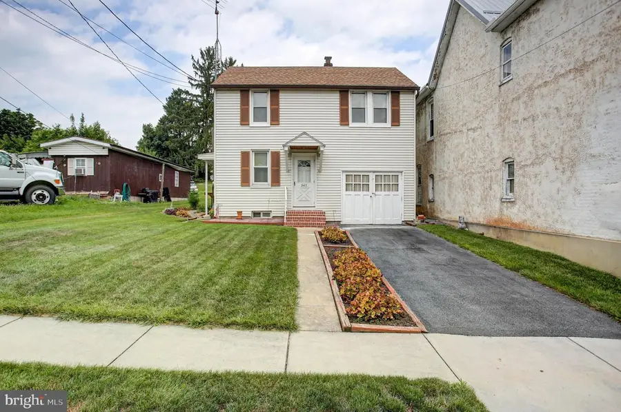 343 W Queen St, Chambersburg, PA 17201 - #3