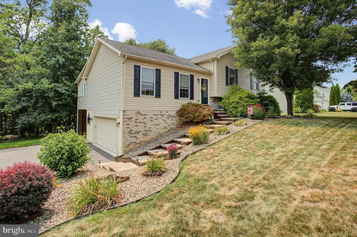 1858 Falcon Ln, Chambersburg, PA 17202 - #1