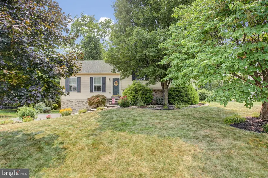 1858 Falcon Ln, Chambersburg, PA 17202 - #2