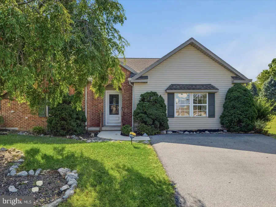 11470 Nicole Dr, Greencastle, PA 17225 - #2