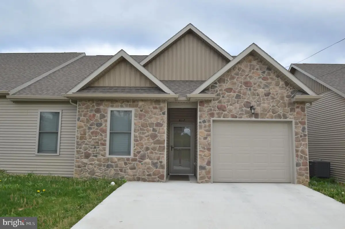 817 S Church St, Waynesboro, PA 17268 - #1