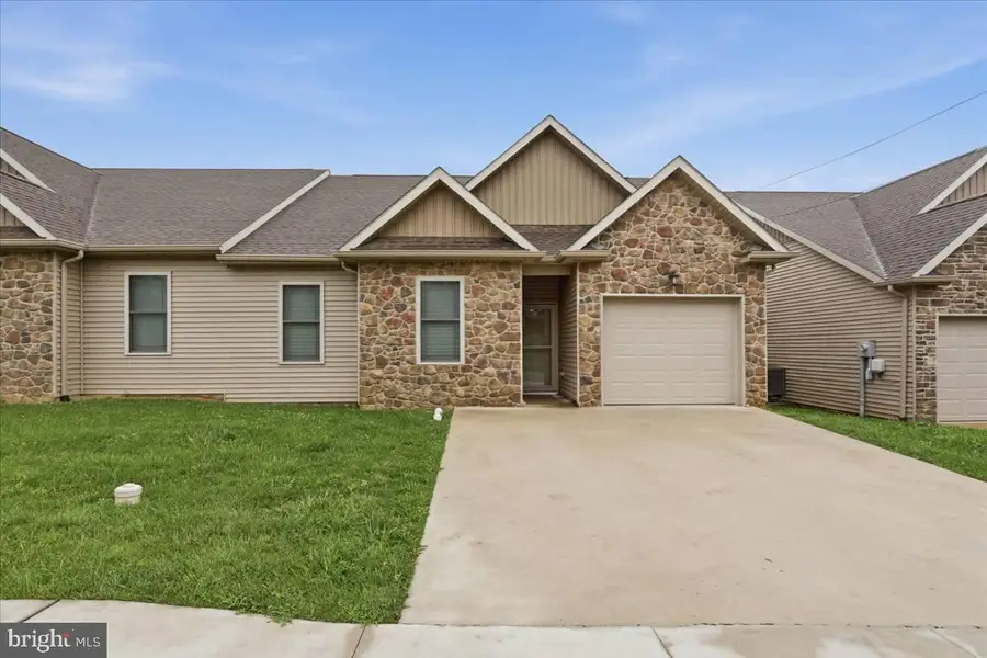 817 S Church St, Waynesboro, PA 17268 - #3