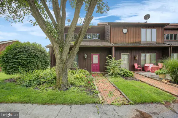 351 Stonegate Court, CHAMBERSBURG, PA 17201