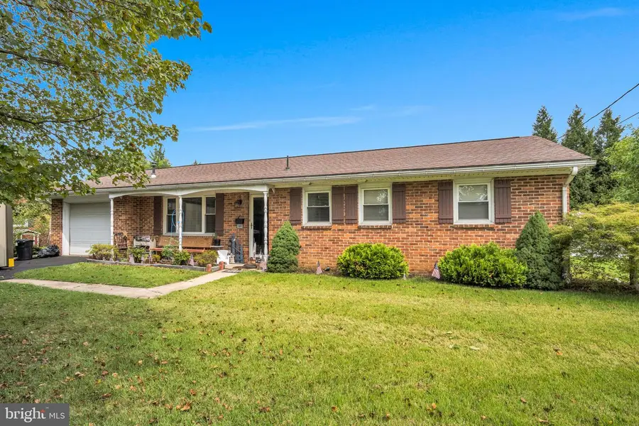 301 Catherine St, Greencastle, PA 17225 - #3