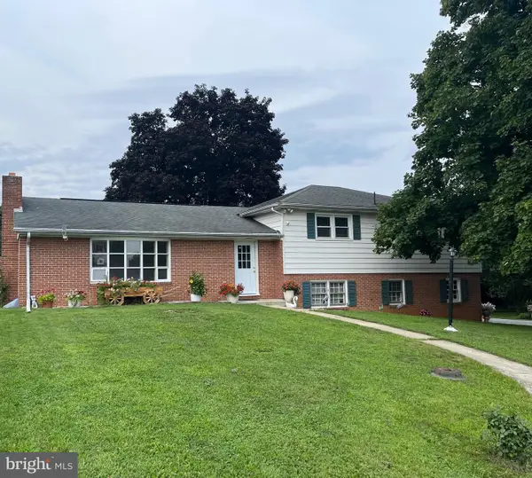 221 Harvest Lane, CHAMBERSBURG, PA 17202