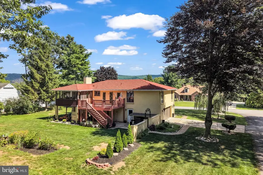 6075 Fairway Dr W, Fayetteville, PA 17222 - #2