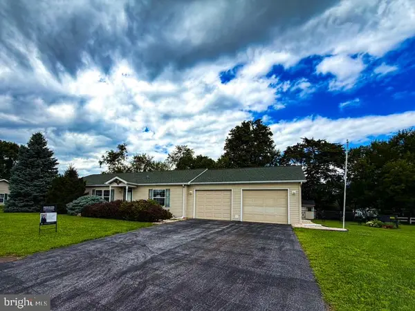 155 Camelot Dr, CHAMBERSBURG, PA 17202