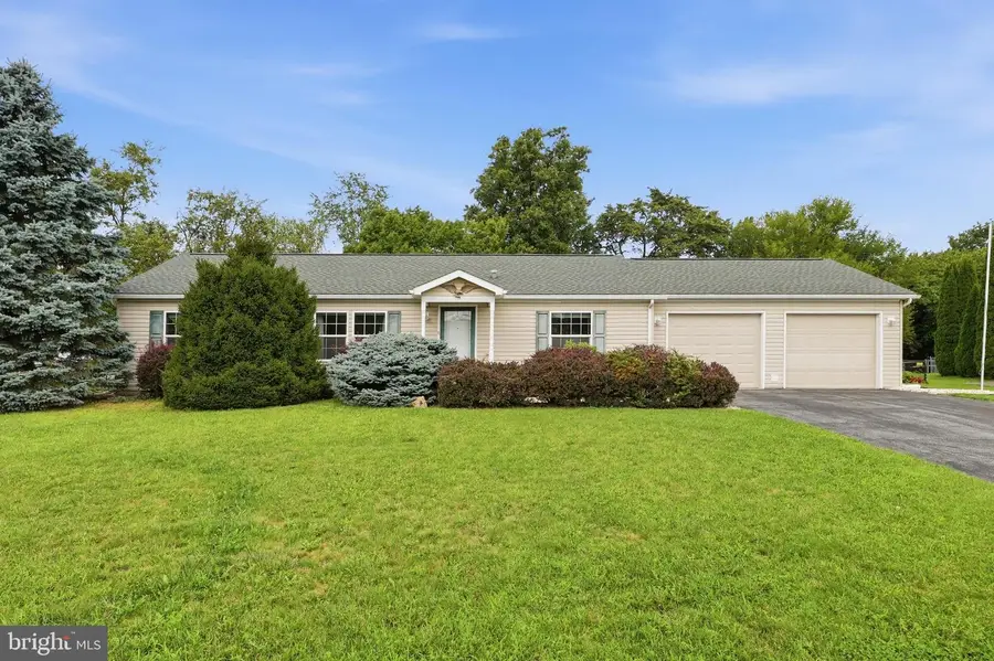 155 Camelot Dr, Chambersburg, PA 17202 - #2