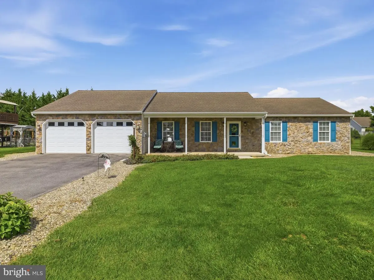 226 Grove Dr, Shippensburg, PA 17257 - #1