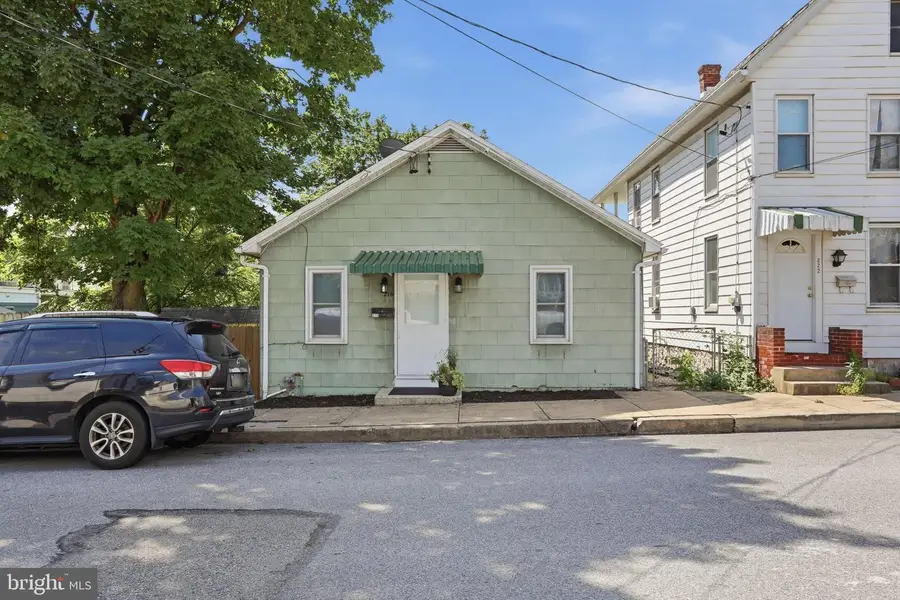216 High St, Chambersburg, PA 17201 - #2