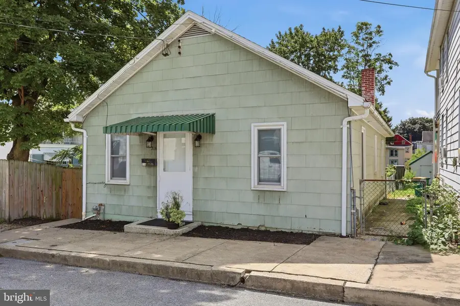 216 High St, Chambersburg, PA 17201 - #3