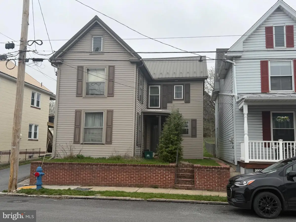375 W Queen St, Chambersburg, PA 17201 - #1