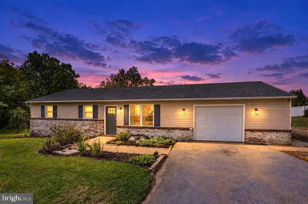 1541 Streamside Dr, CHAMBERSBURG, PA 17202