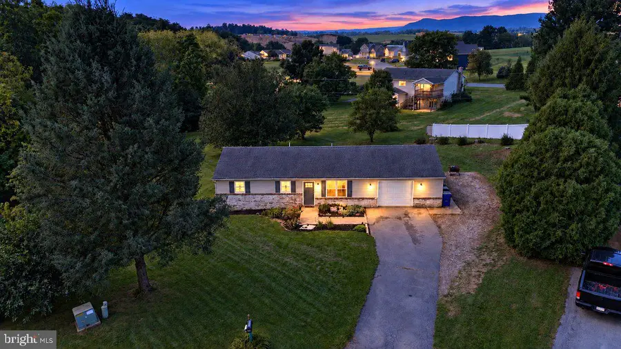 1541 Streamside Dr, Chambersburg, PA 17202 - #2