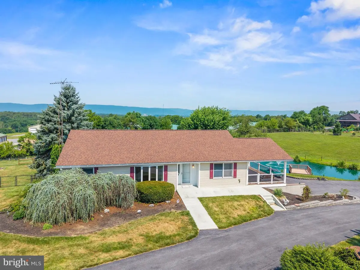 7246 Smith Rd, Chambersburg, PA 17202 - #1