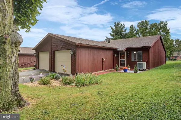 318 Stonegate Cir N, CHAMBERSBURG, PA 17201