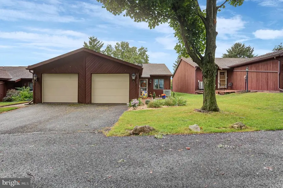 318 Stonegate Cir N, Chambersburg, PA 17201 - #3
