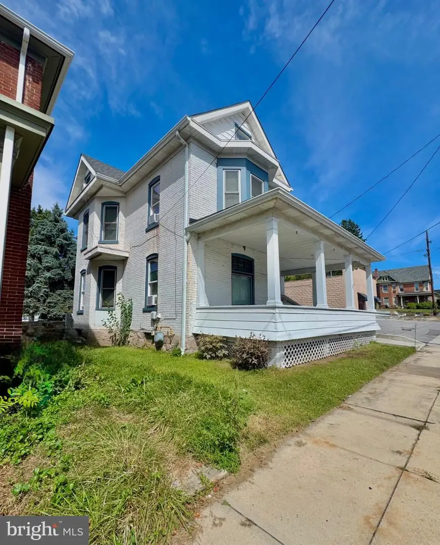 208 S Potomac St, Waynesboro, PA 17268 - #3
