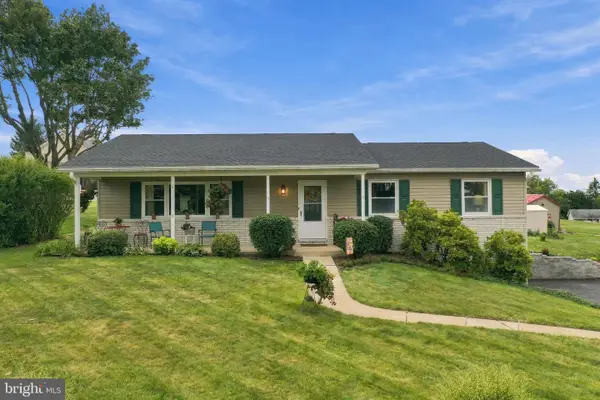 4 Buckingham Dr, CHAMBERSBURG, PA 17201