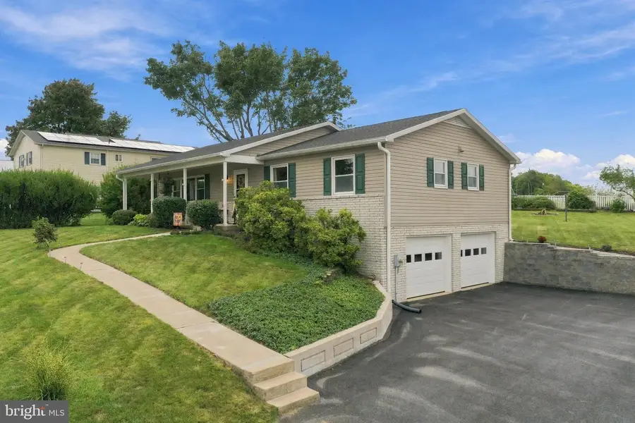 4 Buckingham Dr, Chambersburg, PA 17201 - #3