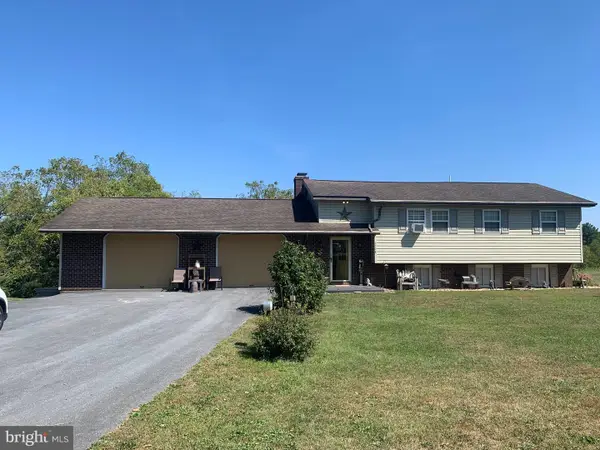 7798 Valley View Ln, GREENCASTLE, PA 17225
