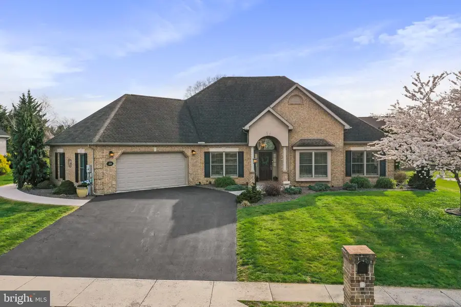 220 Woodvale Dr, Chambersburg, PA 17201 - #2