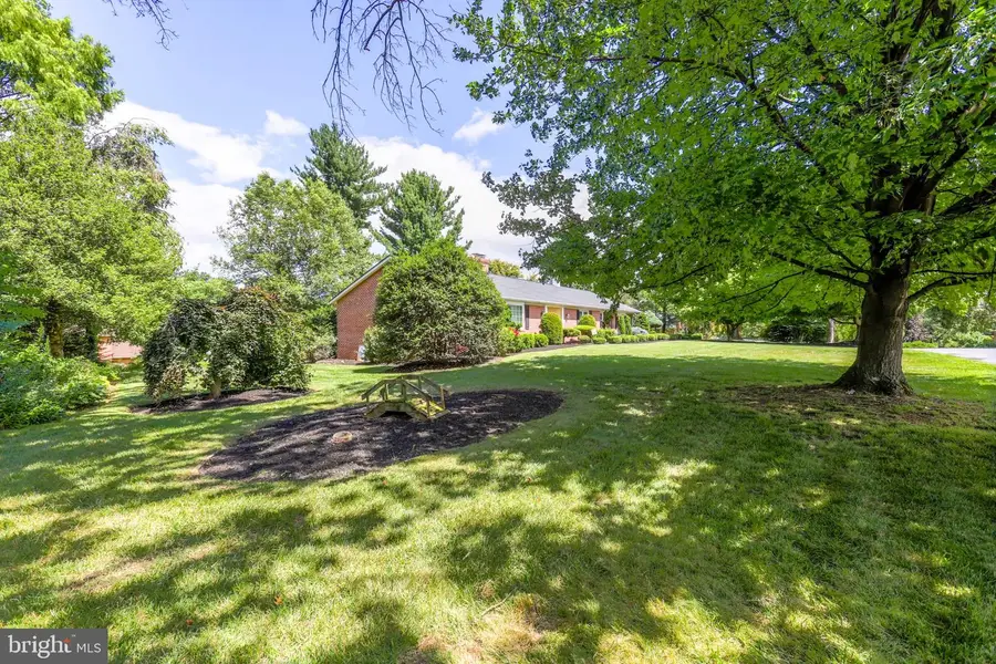 325 Overhill Dr, Chambersburg, PA 17202 - #2