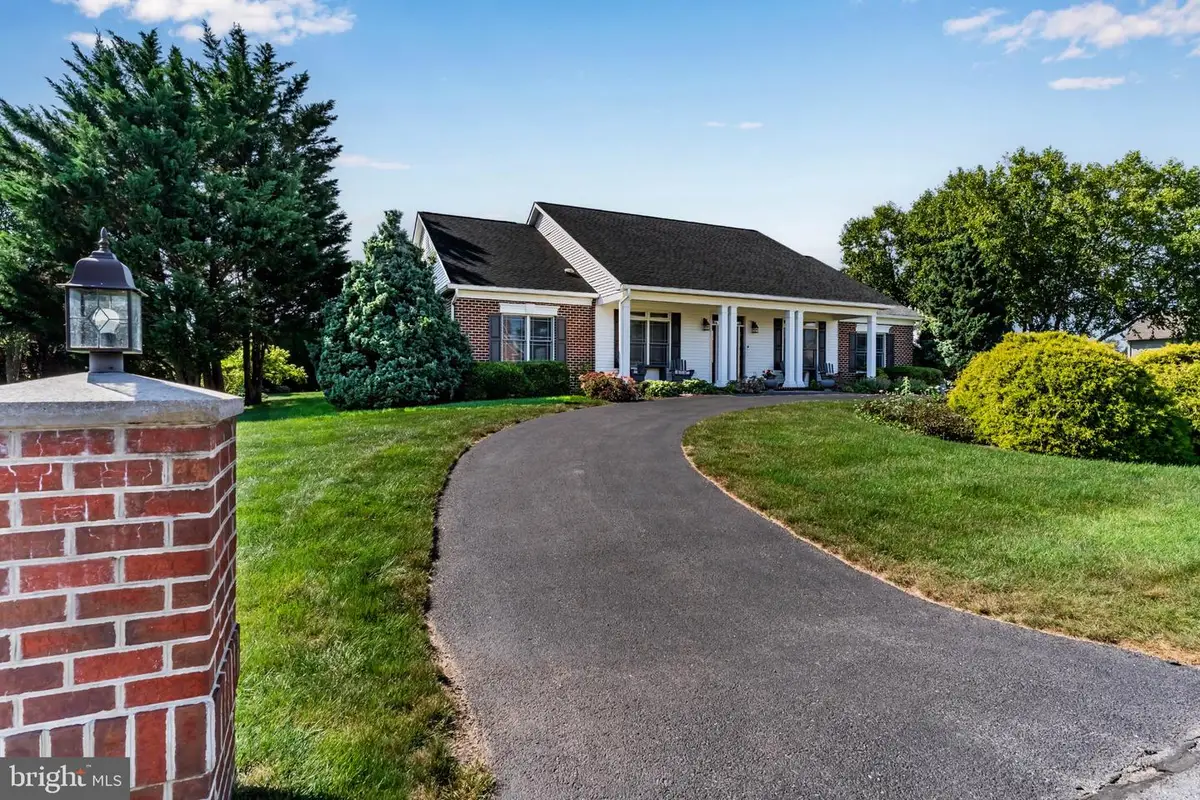3536 Fox Hill Dr, Chambersburg, PA 17202 - #1