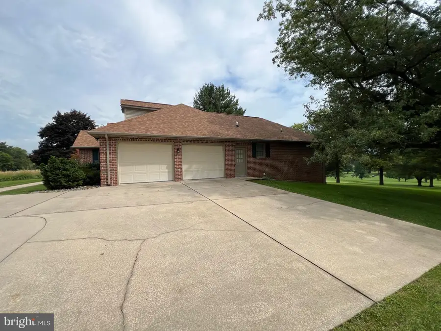 6066 Fairway Dr W, Fayetteville, PA 17222 - #3