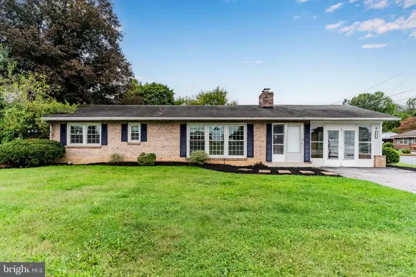 2100 Lincoln Way, CHAMBERSBURG, PA 17202