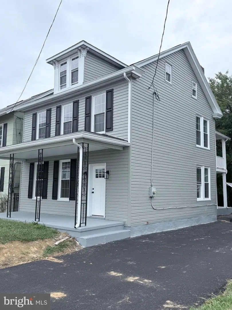 37 E 2nd St, Waynesboro, PA 17268 - #1