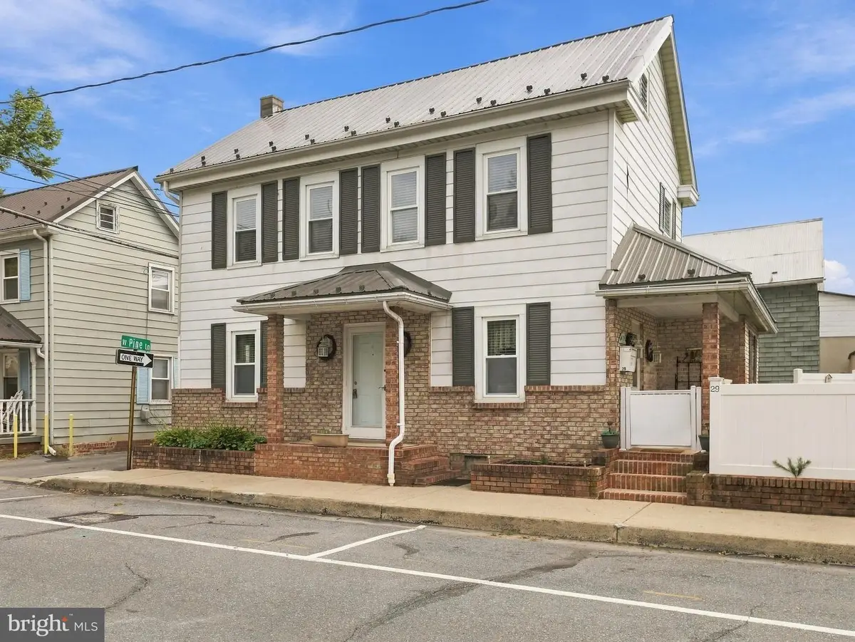 29 N Jefferson St, Greencastle, PA 17225 - #1