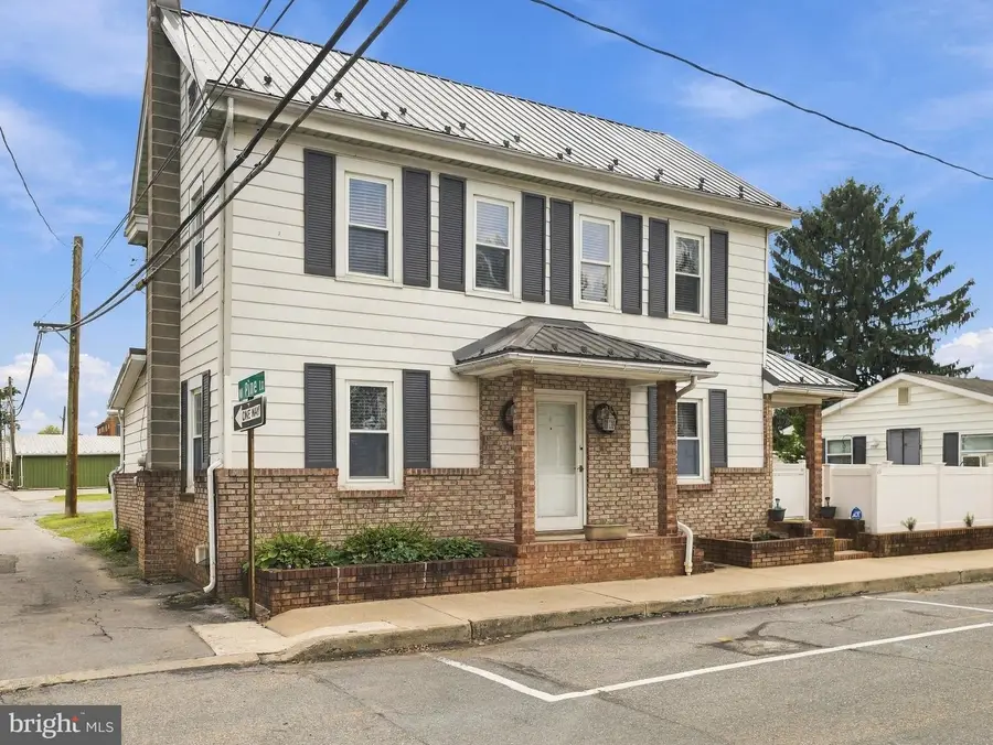 29 N Jefferson St, Greencastle, PA 17225 - #2