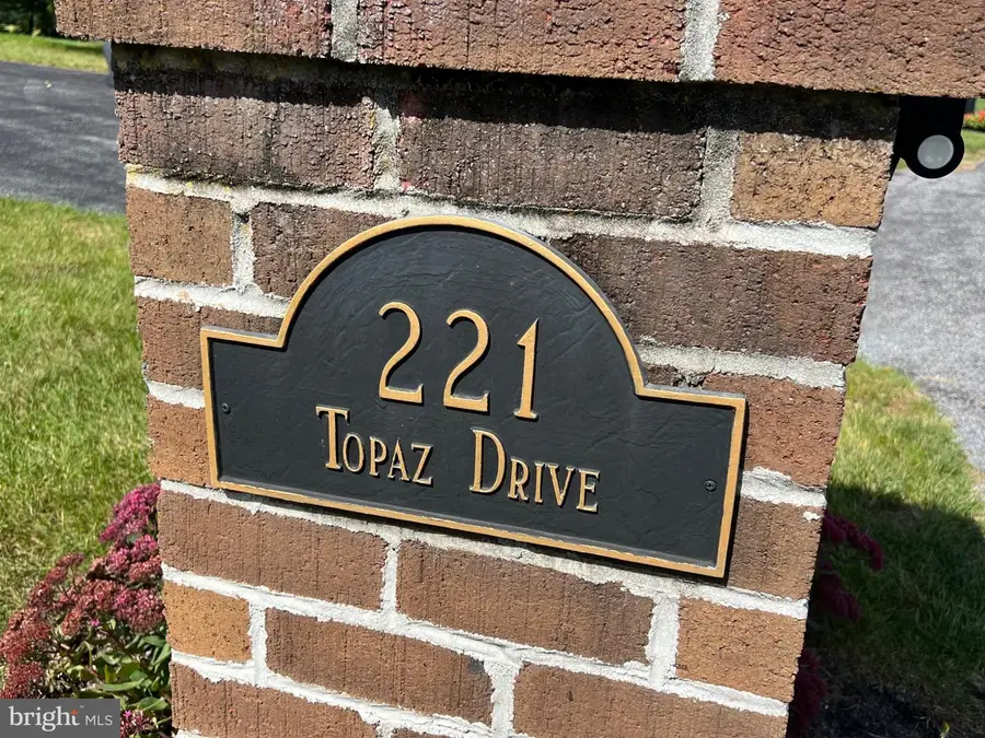 221 Topaz Dr, Chambersburg, PA 17202 - #3