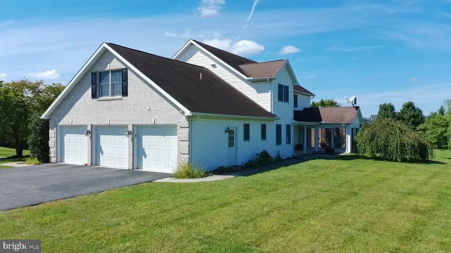 201 Sunbrook Dr, Chambersburg, PA 17201 - #3