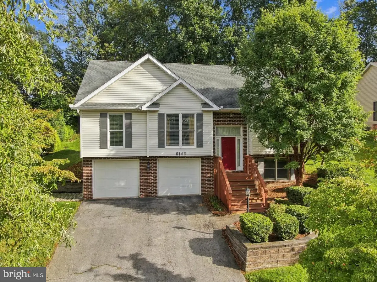 6146 Greenbriar Dr, Fayetteville, PA 17222 - #1