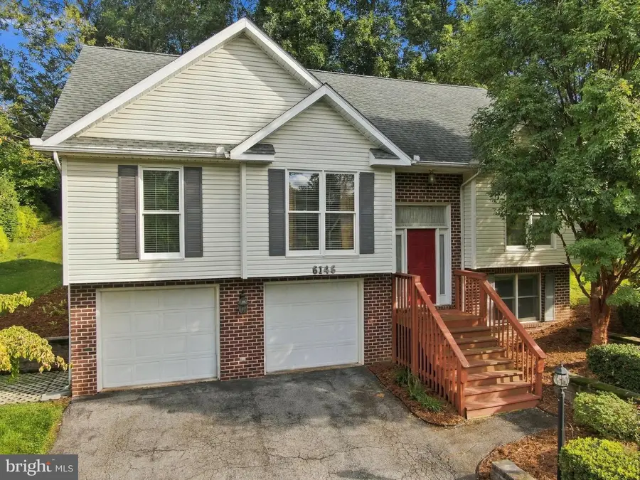 6146 Greenbriar Dr, Fayetteville, PA 17222 - #2