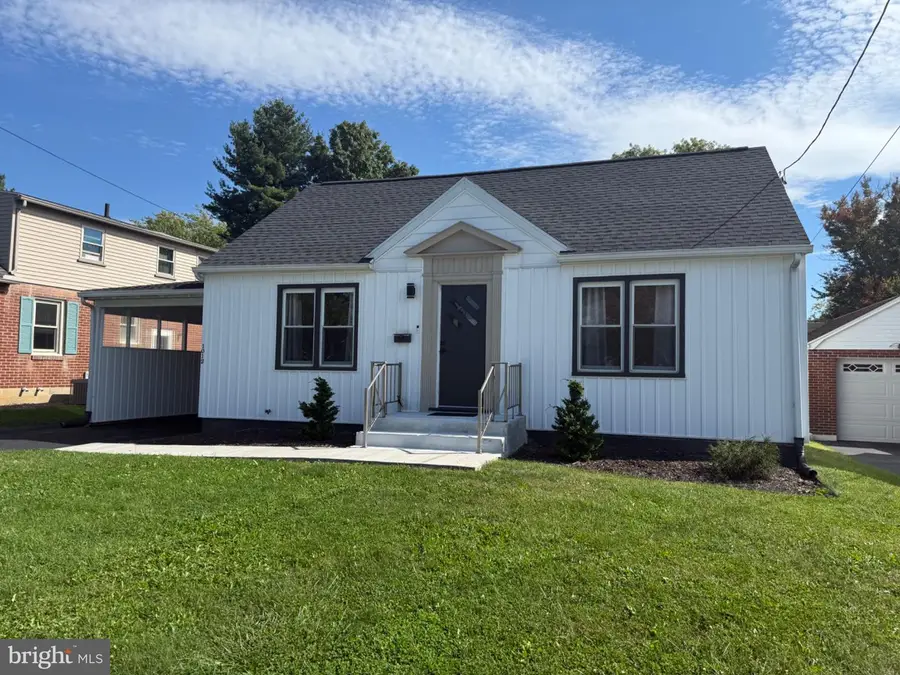 1012 S Coldbrook Ave, Chambersburg, PA 17201 - #2