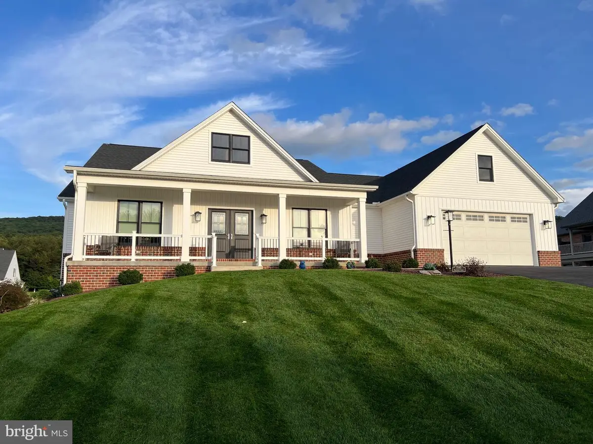 7047 Sandwich Ln, Fayetteville, PA 17222 - #1