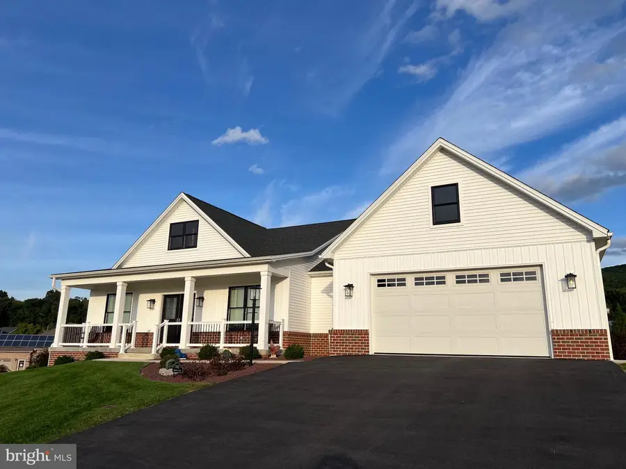 7047 Sandwich Ln, Fayetteville, PA 17222 - #2