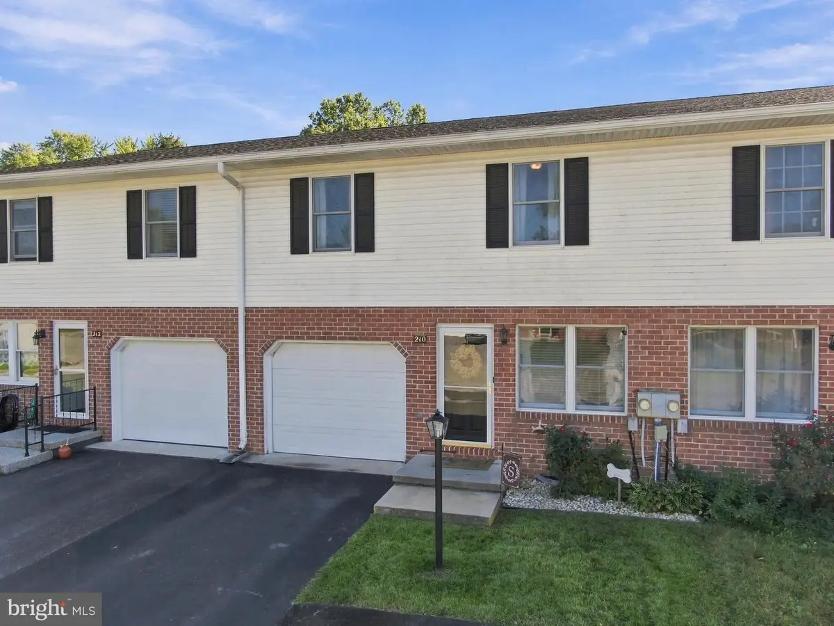 210 Minnich Rd, Chambersburg, PA 17201 - #1