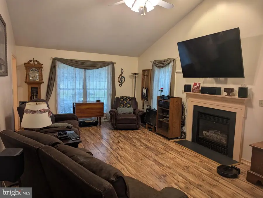 180 N Blackberry Ln, Fayetteville, PA 17222 - #2