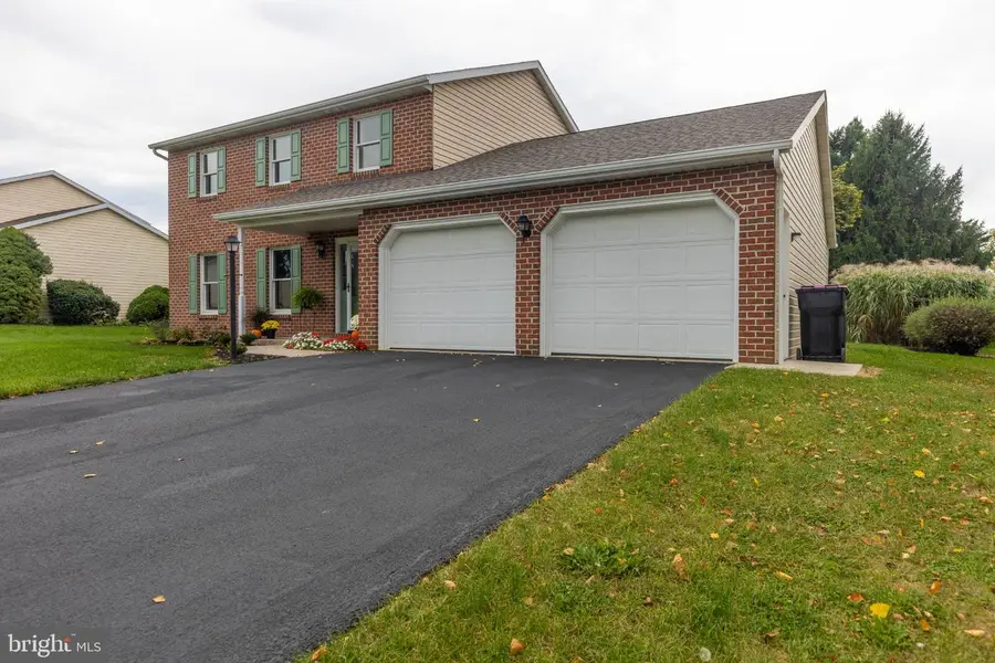 1659 Wisteria Dr, Chambersburg, PA 17202 - #2