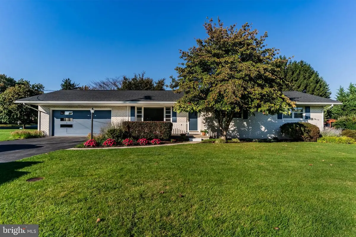 1495 Linmar Dr, Chambersburg, PA 17202 - #1