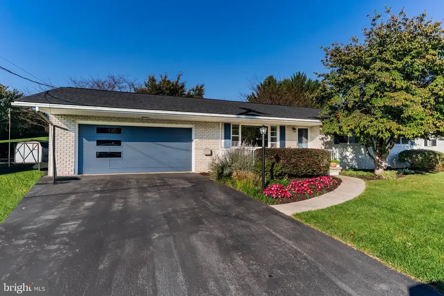 1495 Linmar Dr, Chambersburg, PA 17202 - #2