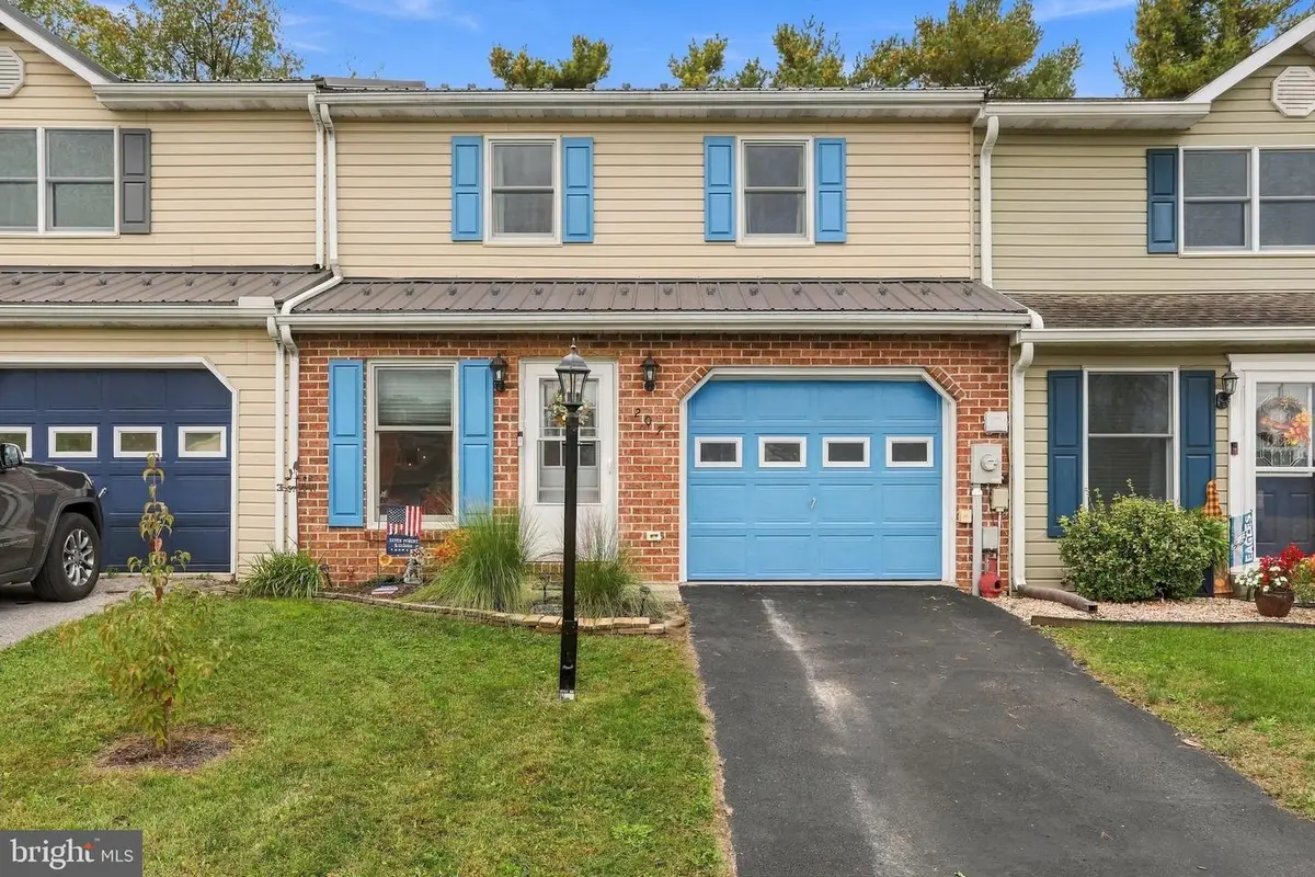 207 Baker And Russell Dr, Shippensburg, PA 17257 - #1