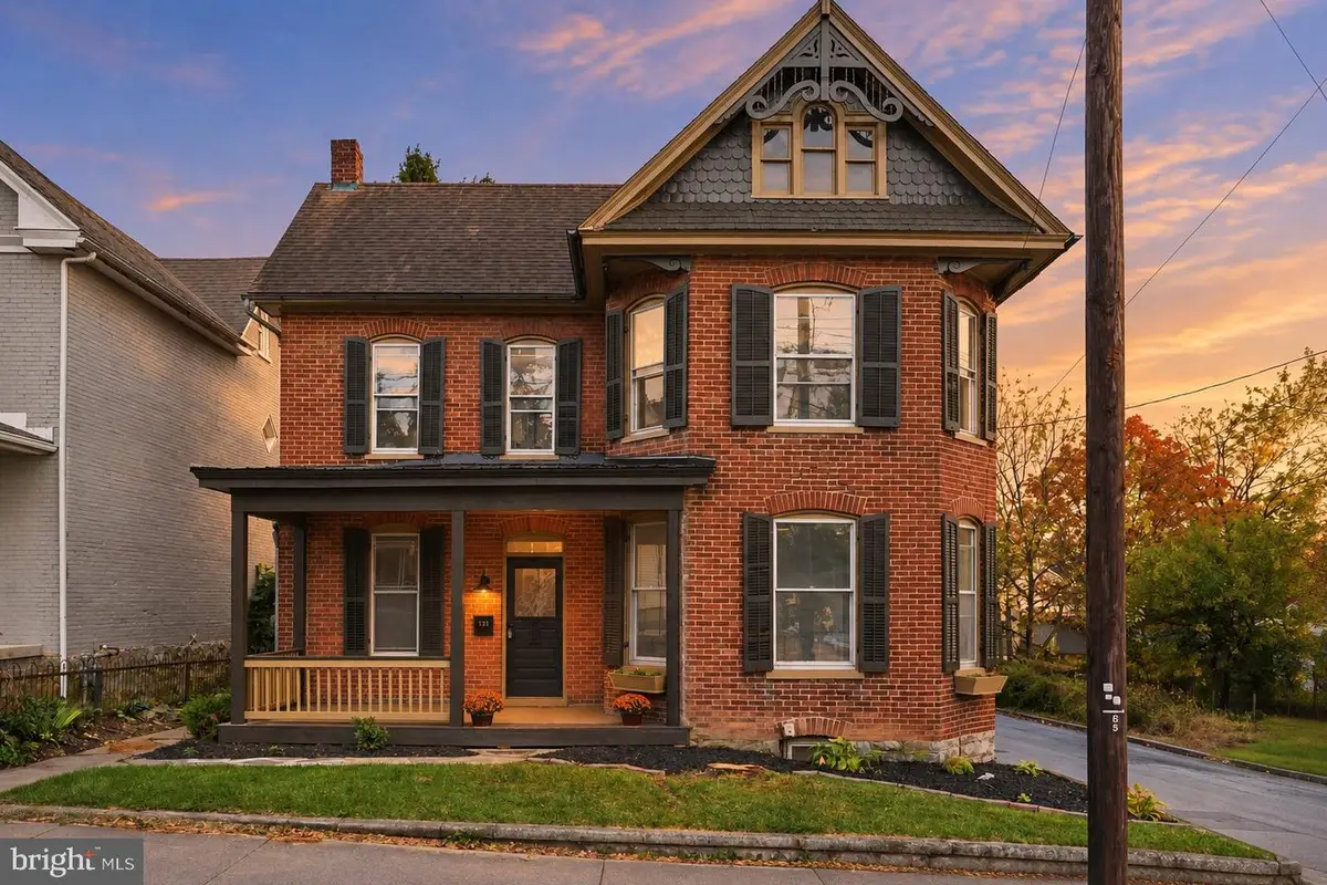 434 W Main St, Waynesboro, PA 17268 - #1